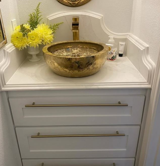 A Stunning Guest Bath Remodel: Where Elegance Meets Practicality